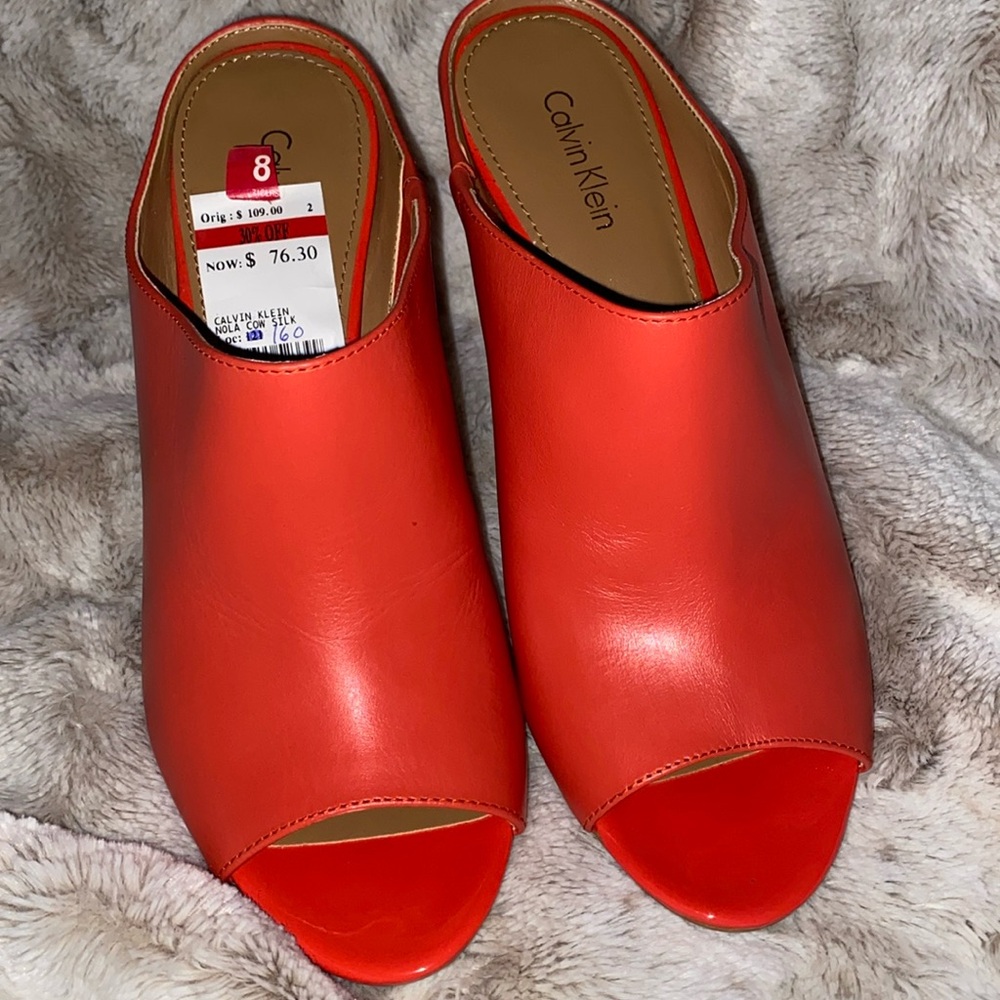 Womans Calvin Klein Nola cow silk high heels in coral barns new size 8 🩷🩷🩷